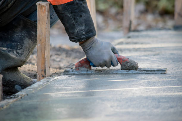 Best Concrete Sidewalk Installation  in Zilwaukee, MI